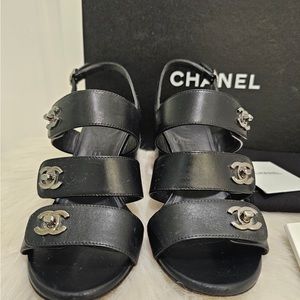 Chanel Classic 18 Turn Lock Strap Sandal Black size 35.